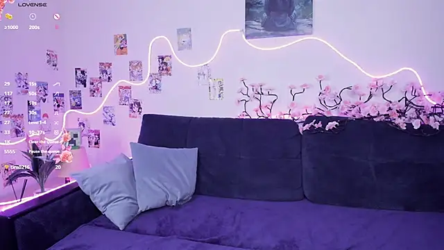 Snapshot of Megan--chan chatting on December 2, 2025, 8:32 pm Megan--chan online show from December 2, 2025, 8:32 pm