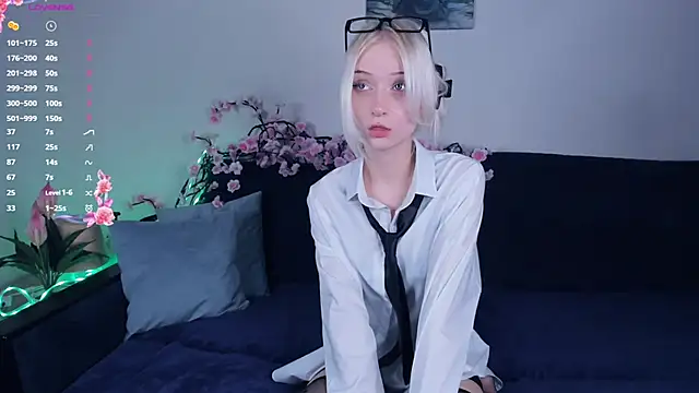 Snapshot of Megan--chan chatting on November 8, 2025, 7:17 pm Megan--chan online show from November 8, 2025, 7:17 pm