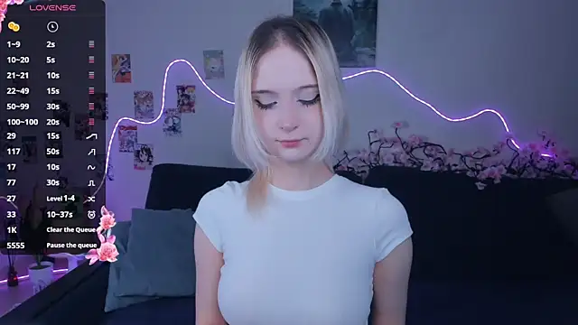 Megan--chan online show from April 5, 2026, 5:08 pm