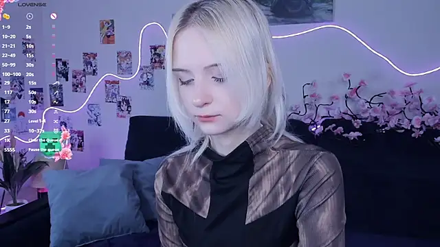 Snapshot of Megan--chan chatting on December 14, 2025, 7:08 pm Megan--chan online show from December 14, 2025, 7:08 pm