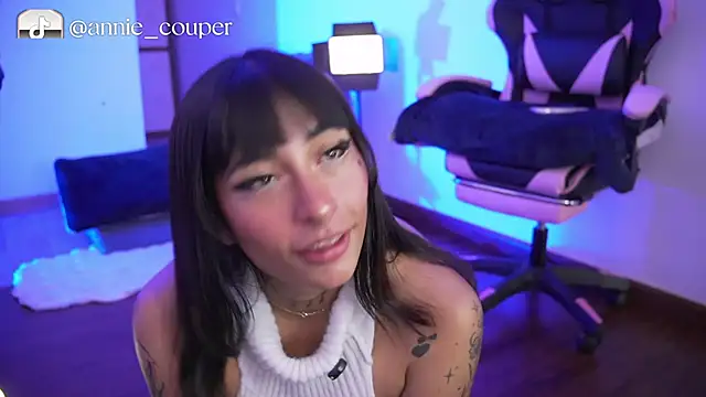 Snapshot of AnnieCouperr chatting on February 22, 2026, 7:59 pm AnnieCouperr online show from February 22, 2026, 7:59 pm