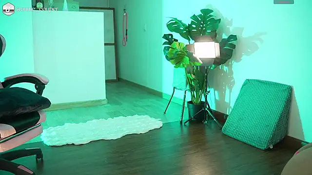 Snapshot of AnnieCouperr chatting on March 17, 2026, 7:50 pm AnnieCouperr online show from March 17, 2026, 7:50 pm