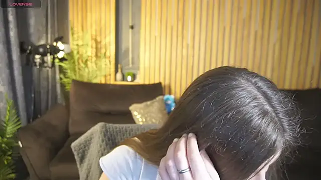 CraveeDoll online show from March 18, 2026, 7:37 pm