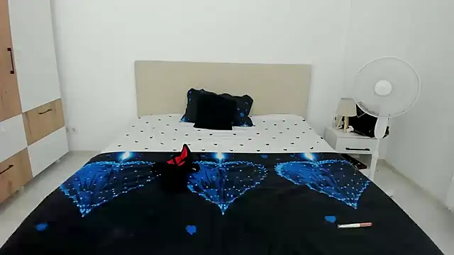 EvvaBBW online show from September 11, 2025, 7:25 pm