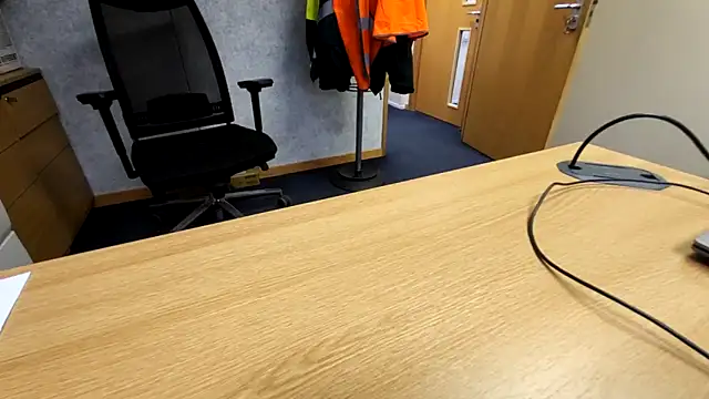 Oorse1966 online show from November 12, 2025, 11:58 am