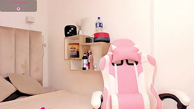 Clhoe Johnson online show from October 6, 2025, 11:55 am