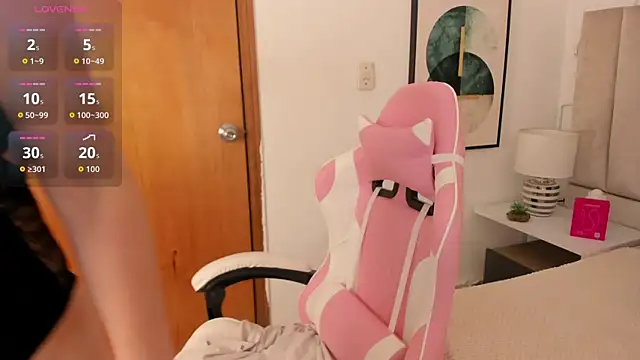 Clhoe Johnson online show from September 29, 2025, 1:17 pm