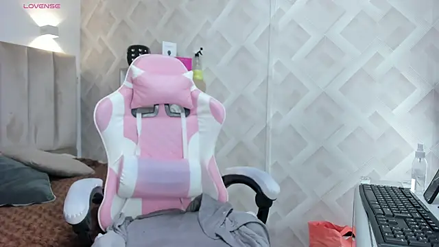 Snapshot of Clhoe_Johnson chatting on March 5, 2026, 12:13 pm Clhoe Johnson online show from March 5, 2026, 12:13 pm