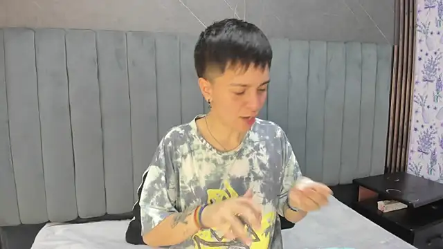  Hannah Hot online show from December 17, 2025, 2:05 am