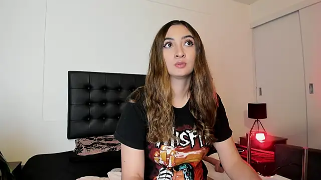 Alice Dickinssonn online show from November 14, 2025, 8:23 pm