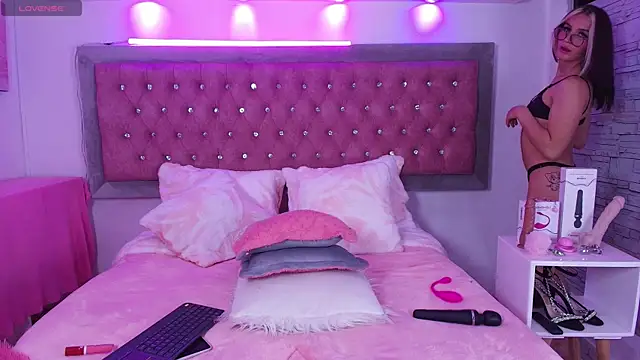 Bonn Glow online show from September 18, 2025, 4:37 am