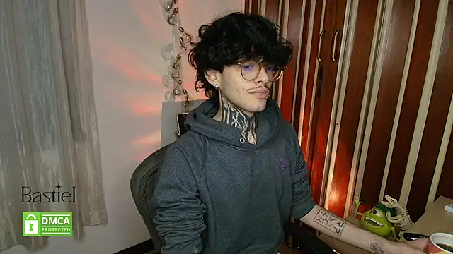 Mihail leroy online show from September 19, 2025, 2:37 am