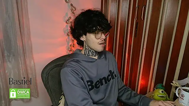 Mihail leroy online show from October 8, 2025, 3:08 am