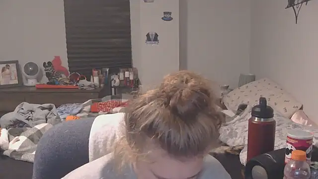 Sexyblonde12344 online show from September 17, 2025, 2:41 pm