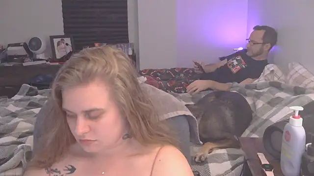 Sexyblonde12344 online show from December 16, 2025, 12:37 am