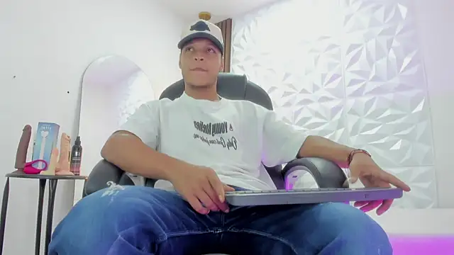 Ricky Owens1 online show from October 15, 2025, 2:03 pm