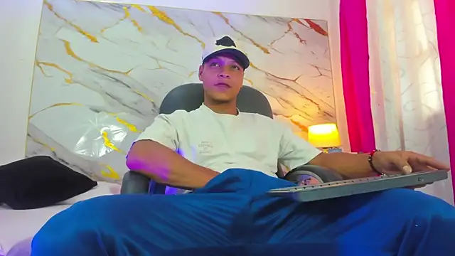 Ricky Owens1 online show from October 4, 2025, 8:43 pm