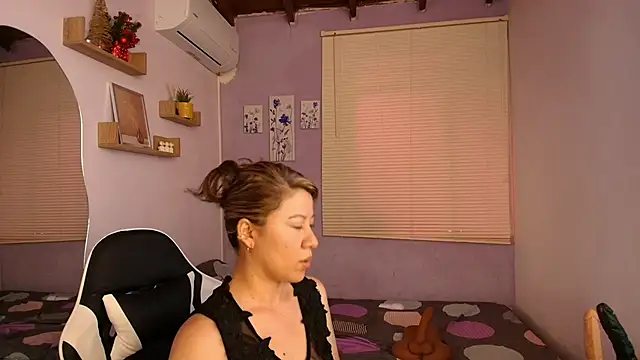 luna desiree online show from March 11, 2026, 8:25 pm