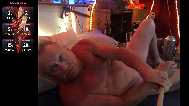 Snapshot of Pussyeat2please chatting on June 9, 2026, 11:11 am Pussyeat2please online show from June 9, 2026, 11:11 am