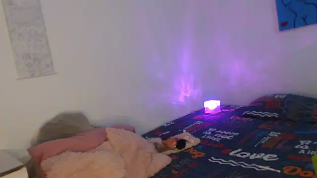 Snapshot of Victoria_new chatting on October 21, 2025, 11:37 pm Victoria new online show from October 21, 2025, 11:37 pm