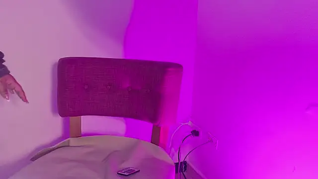 Snapshot of KITY_HILL chatting on February 10, 2026, 1:48 am KITY HILL online show from February 10, 2026, 1:48 am