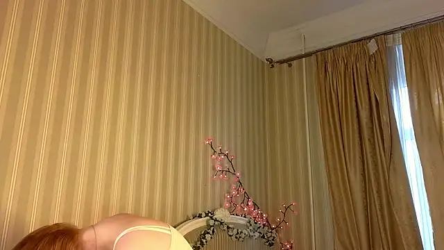 Juuulia  online show from May 10, 2026, 2:08 pm