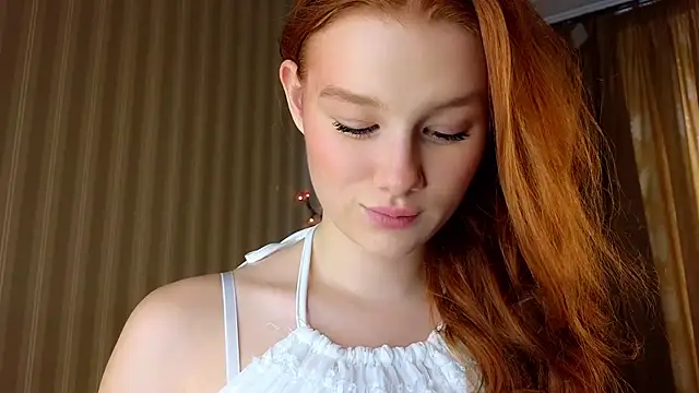Juuulia  online show from June 12, 2026, 3:43 pm