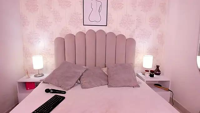 ShaynaHosk online show from October 1, 2025, 5:28 pm