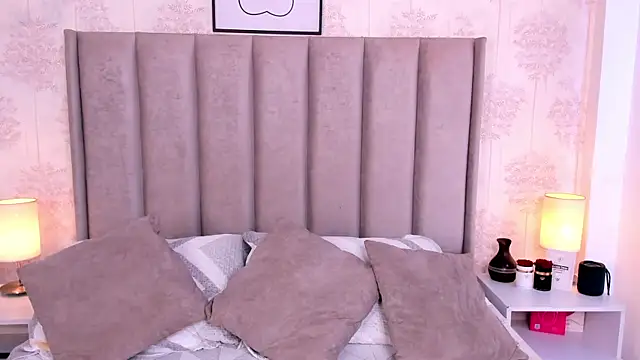 ShaynaHosk online show from August 3, 2026, 10:36 pm