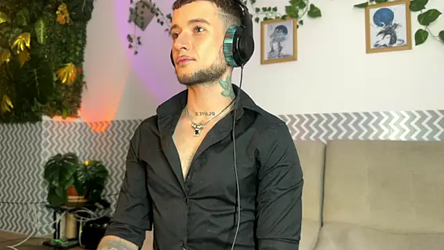 Snapshot of Neythancooper chatting on November 19, 2025, 7:14 pm Neythancooper online show from November 19, 2025, 7:14 pm