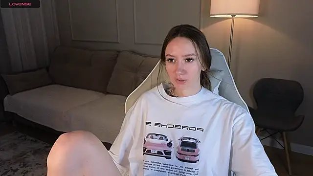 cutienaughtygirl online show from June 5, 2026, 4:17 am