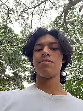Snapshot of dreyk20 chatting on May 17, 2026, 4:40 pm dreyk20 online show from May 17, 2026, 4:40 pm