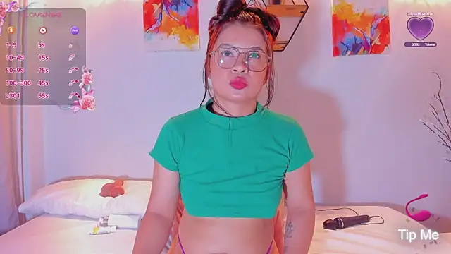 Karlaliones69 online show from September 17, 2025, 11:34 am