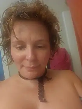 Snapshot of delish_dahlia chatting on May 24, 2026, 8:42 pm delish dahlia online show from May 24, 2026, 8:42 pm