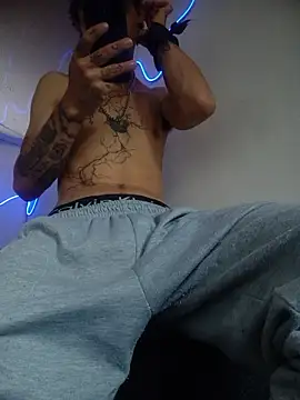 Tattoboy19cm online show from December 18, 2025, 2:10 pm