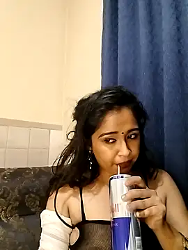 Snapshot of cute_indianxo chatting on March 5, 2026, 6:15 pm cute indianxo online show from March 5, 2026, 6:15 pm