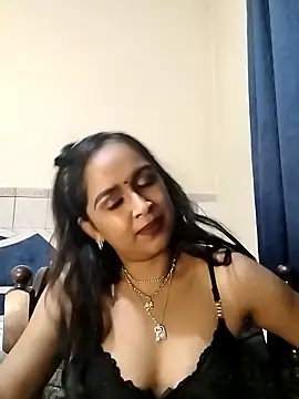 Snapshot of cute_indianxo chatting on March 4, 2026, 7:32 pm cute indianxo online show from March 4, 2026, 7:32 pm