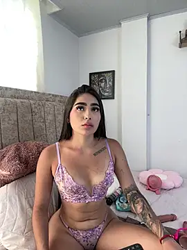 EmiilyEvans  online show from May 7, 2026, 7:39 pm