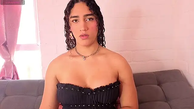 Snapshot of lunagudis chatting on December 3, 2025, 2:16 pm lunagudis online show from December 3, 2025, 2:16 pm