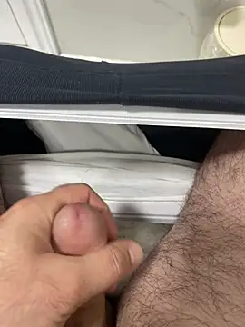 Snapshot of Heros2000 chatting on April 2, 2026, 7:59 am Heros2000 online show from April 2, 2026, 7:59 am