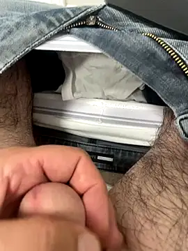 Snapshot of Heros2000 chatting on October 19, 2025, 5:16 pm Heros2000 online show from October 19, 2025, 5:16 pm