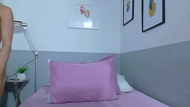 Snapshot of cutepetitee chatting on June 12, 2026, 7:44 pm cutepetitee online show from June 12, 2026, 7:44 pm