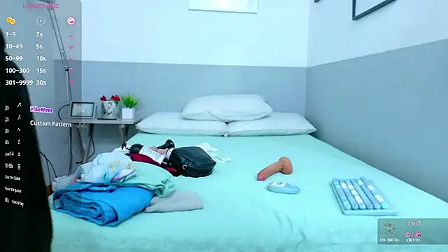 cutepetitee online show from September 26, 2025, 8:05 pm