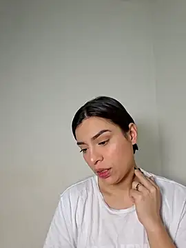 AmaiaSalvatore online show from September 25, 2025, 9:43 pm