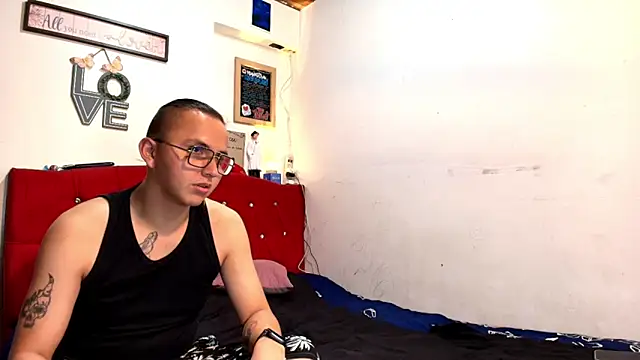 Husbands Horny online show from September 23, 2025, 4:25 pm