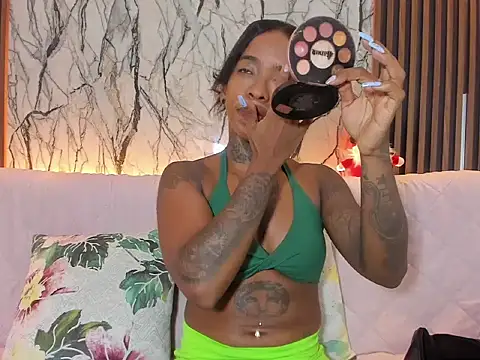 Pauline Fox online show from November 19, 2025, 11:38 pm