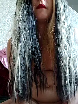 Themaskedgirl21 online show from September 23, 2025, 3:08 pm