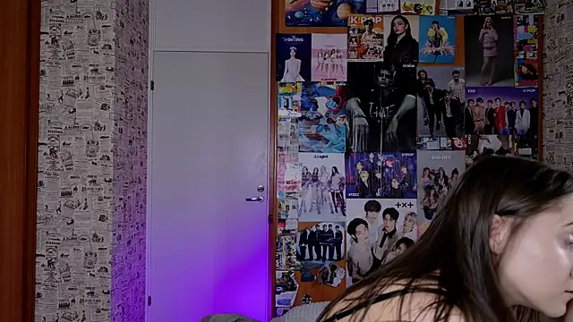 LucyRose3 online show from November 20, 2025, 4:46 am