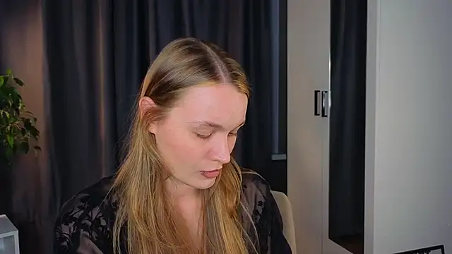 lisa schiele online show from September 17, 2025, 8:33 pm