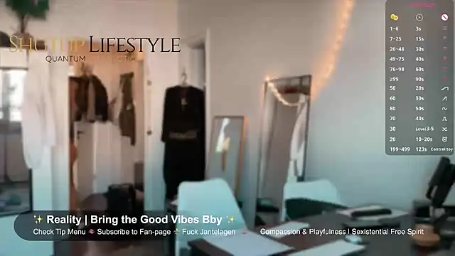 SwingWingWomanSweden online show from May 19, 2026, 7:48 am